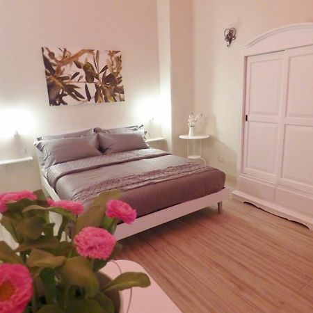 Da Polly A Piazza Amedeo Bed and Breakfast Neapel Exteriör bild