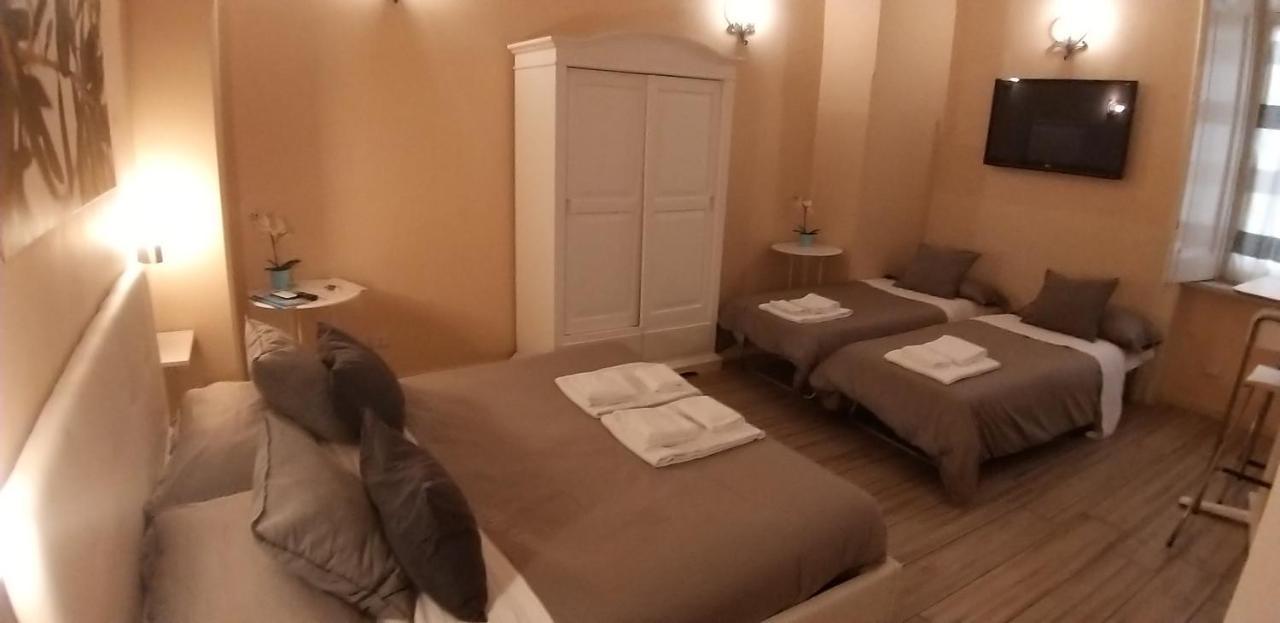 Da Polly A Piazza Amedeo Bed and Breakfast Neapel Exteriör bild