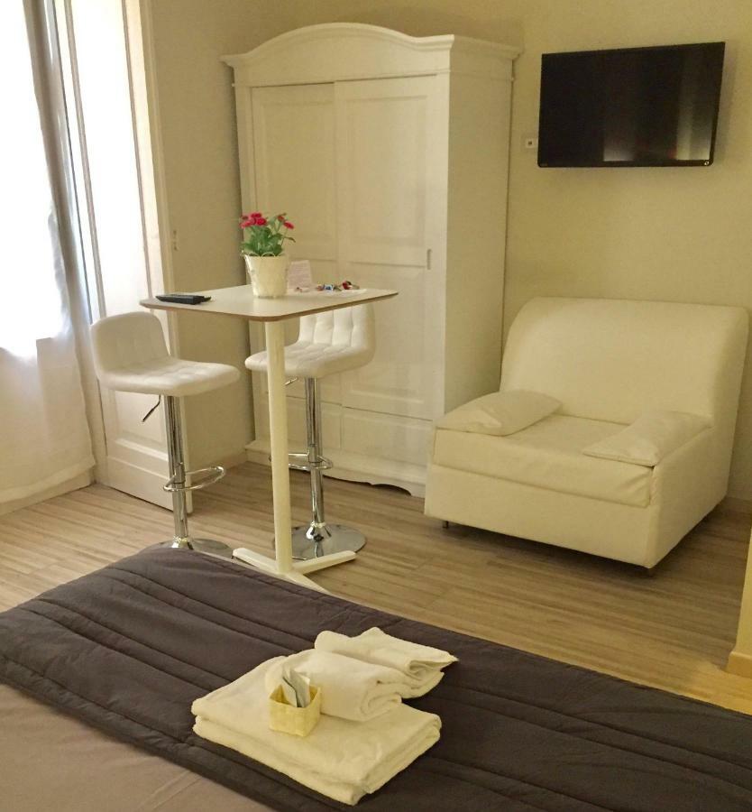 Da Polly A Piazza Amedeo Bed and Breakfast Neapel Exteriör bild