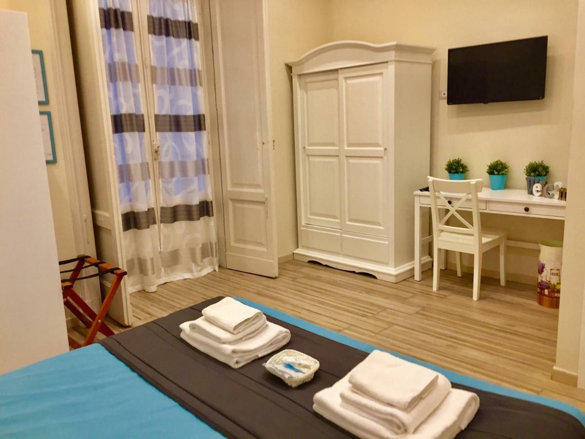 Da Polly A Piazza Amedeo Bed and Breakfast Neapel Exteriör bild